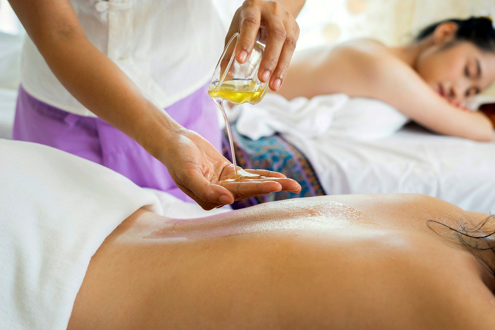 Masaj cu uleiuri esenČ›iale Ă®n salon TuiNa HĂ®nceČ™ti - terapie tradiČ›ionalÄ chinezÄ